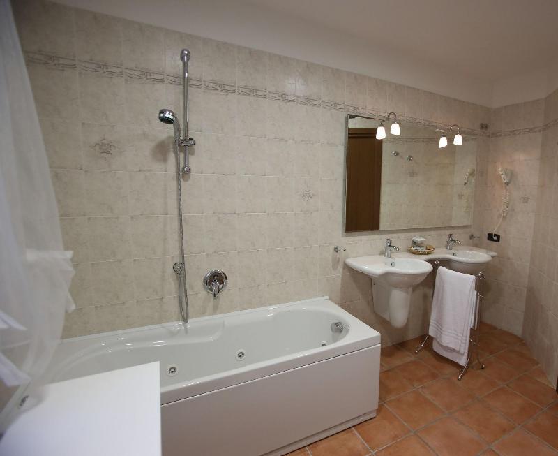 Hotel Ristorante Al Brunello Di Montalcino Exterior photo